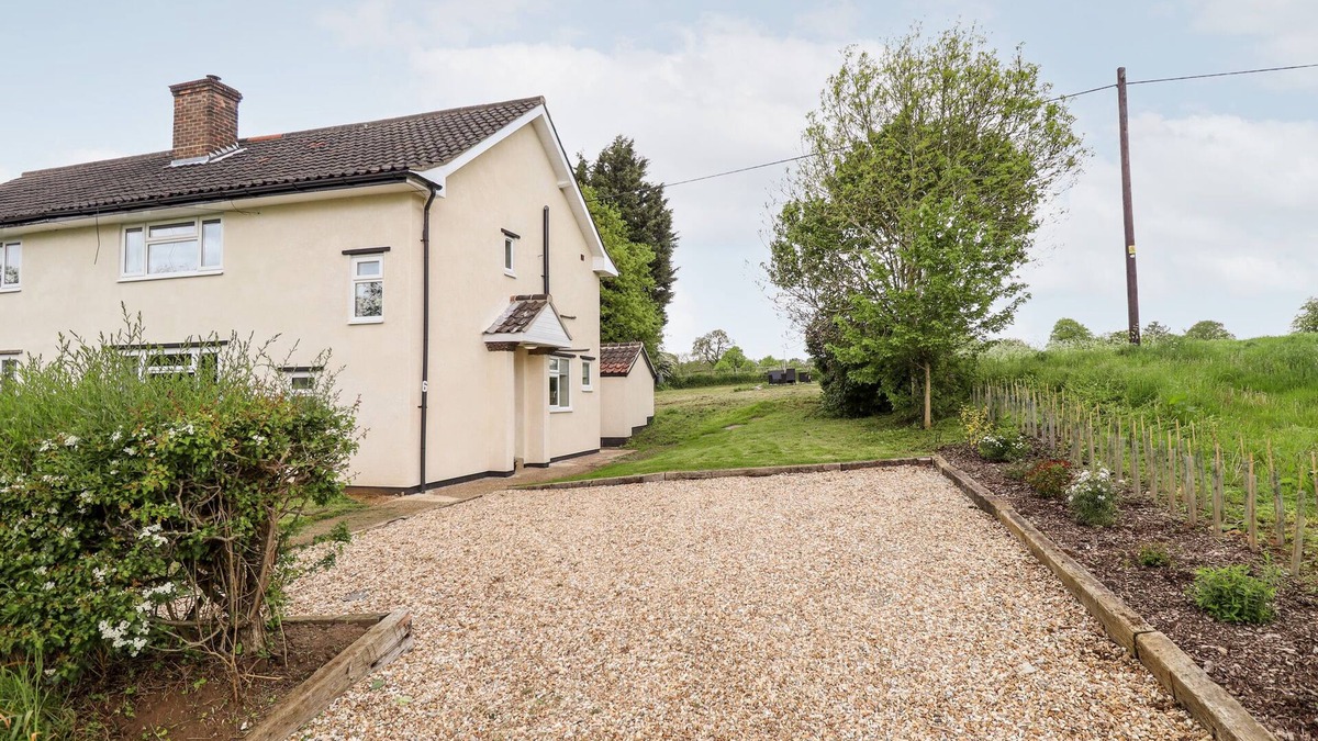 Gainsborough Cottage | 6 HILLSIDE COTTAGES, pet friendly in Kirton-In-Lindsey