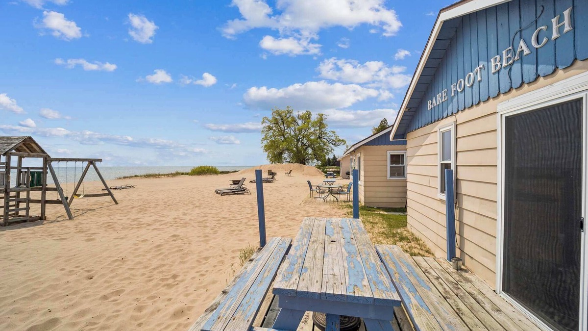 Oscoda Cabin | #6 | Light-Filled, Near the Shore