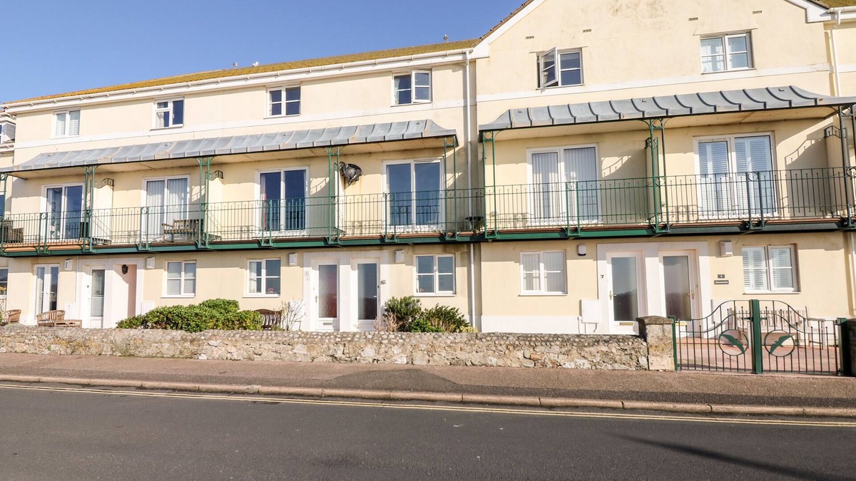 Seaton Cottage | 6 LYME MEWS, family friendly, with a garden in Seaton, Devon
