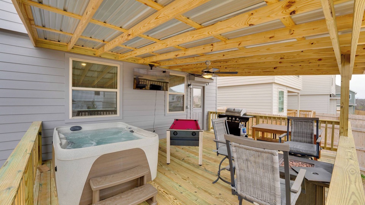West San Antonio House | 6 Mi to AFB: Pool & Hot Tub Haven w/Game Room