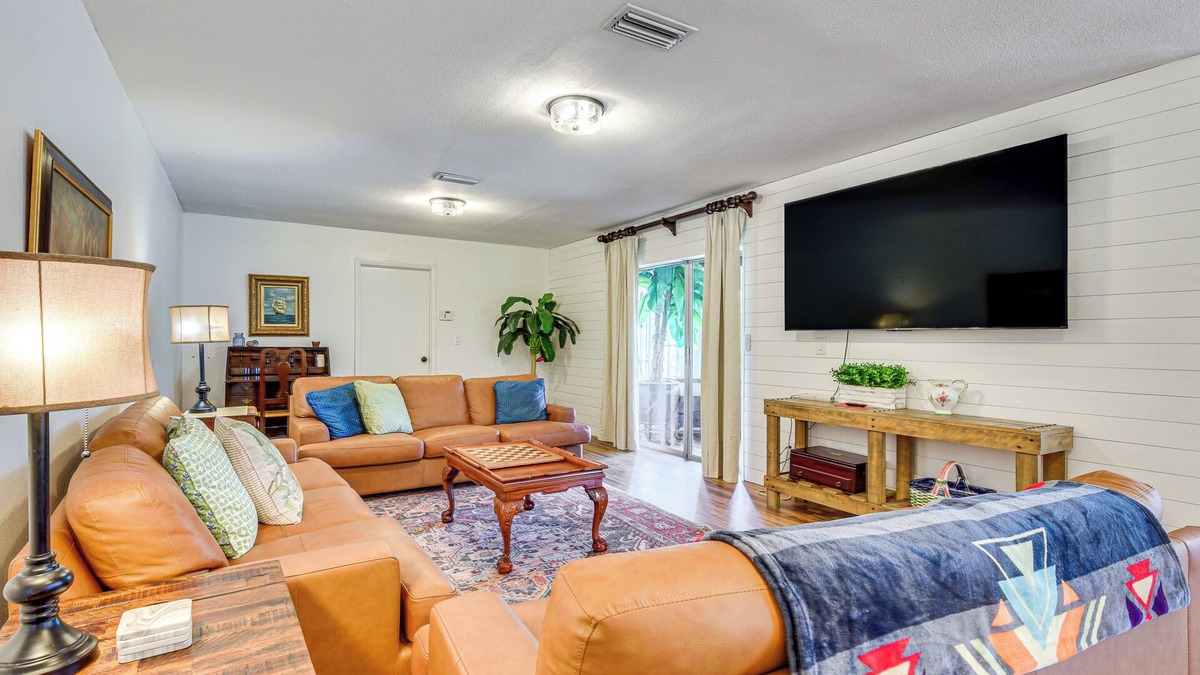 Bradenton House | 6 Mi to Beaches: Modern Bradenton Getaway!