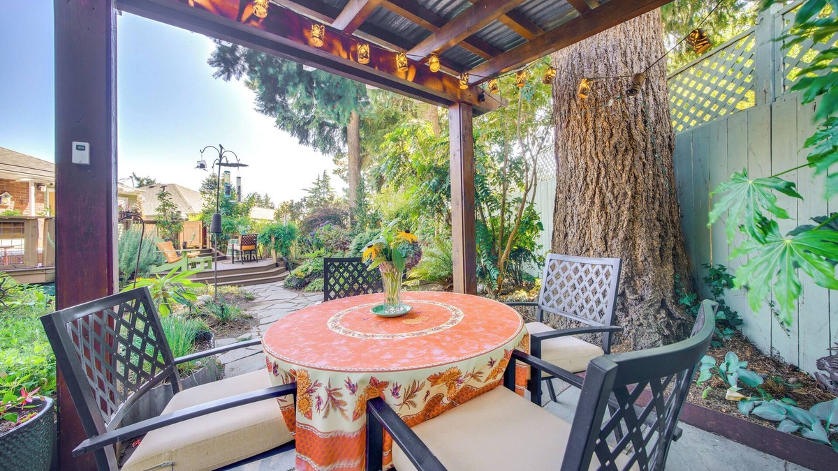 Ballard House | 6 Mi to Downtown: Walkable Seattle Home w/Hot Tub