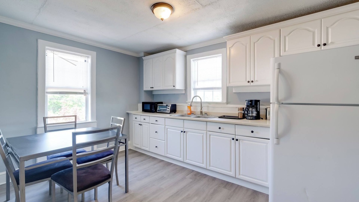 Hamilton Apartment | 6 Mi to Historic Leesburg: Apt w/On-Site Dining