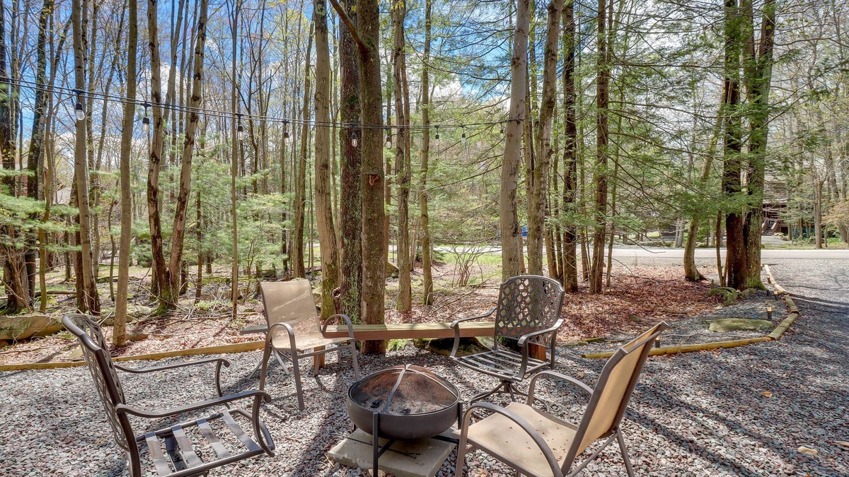 Hamlin Cabin | 6 Mi to Lake Wallenpaupack: Poconos Getaway!