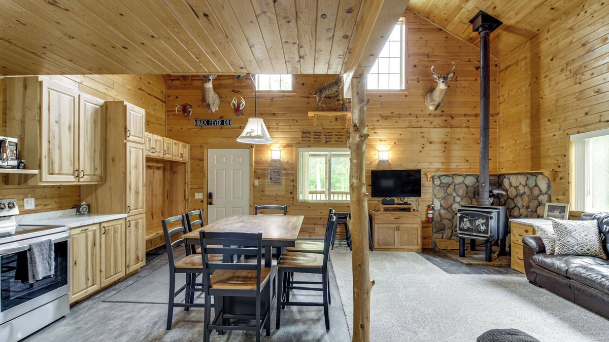 Backus Cabin | 6 Mi to Spider Lake ATV Trails: Cabin w/Fire Pit