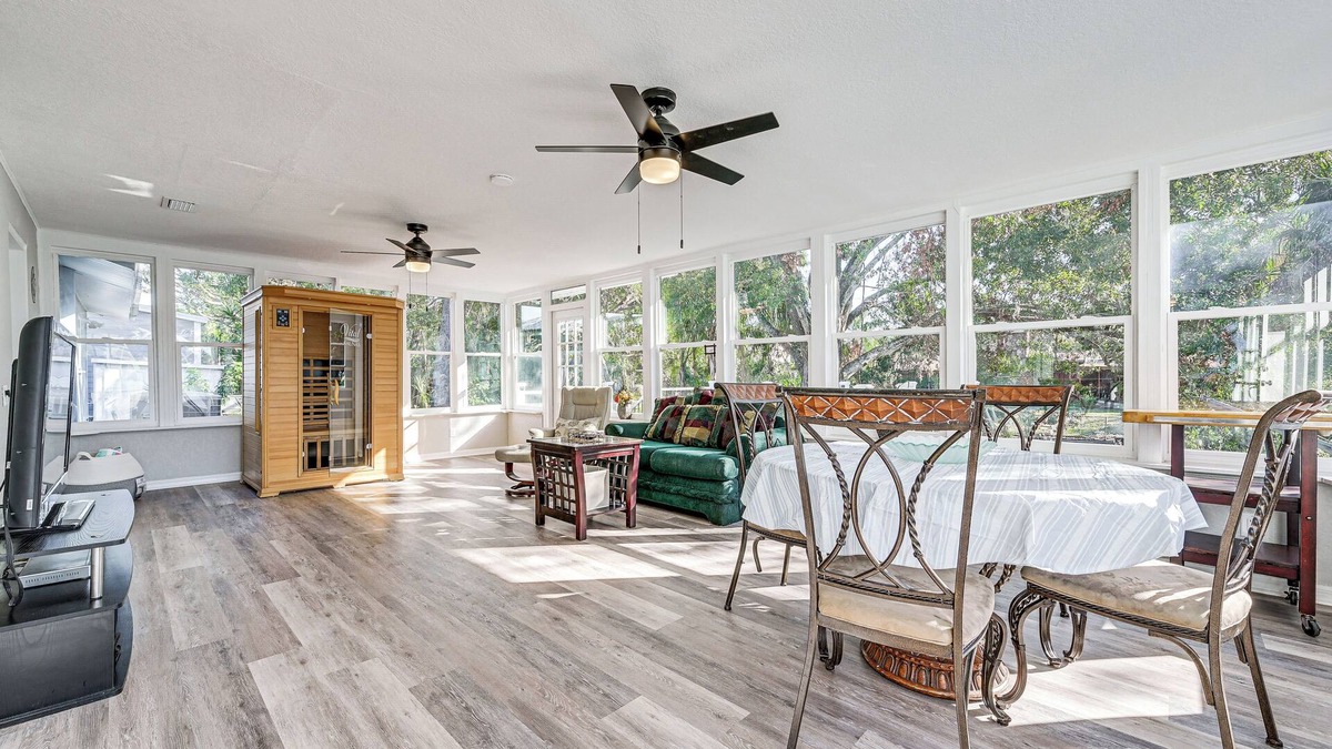 Palm Harbor House | 6 Mi to Sponge Docks: Lake Tarpon Getaway w/Dock!