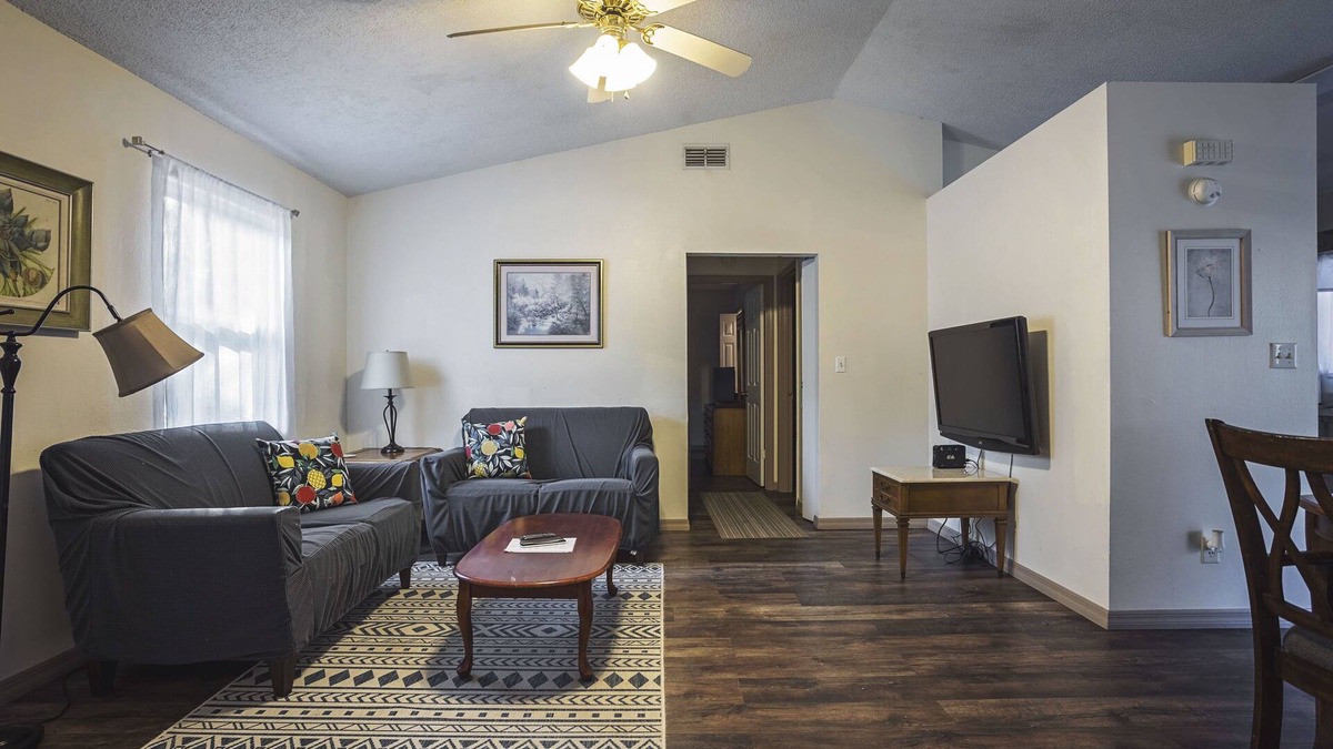 Fellowship House | 6 Miles To WEC Fenced Yard Pet Friendly Location Lots of Trees