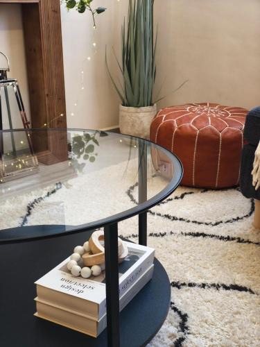 Gueznaia Apartment | 6 min airport, 10 min to sea, fully equipped Families and Married couples only