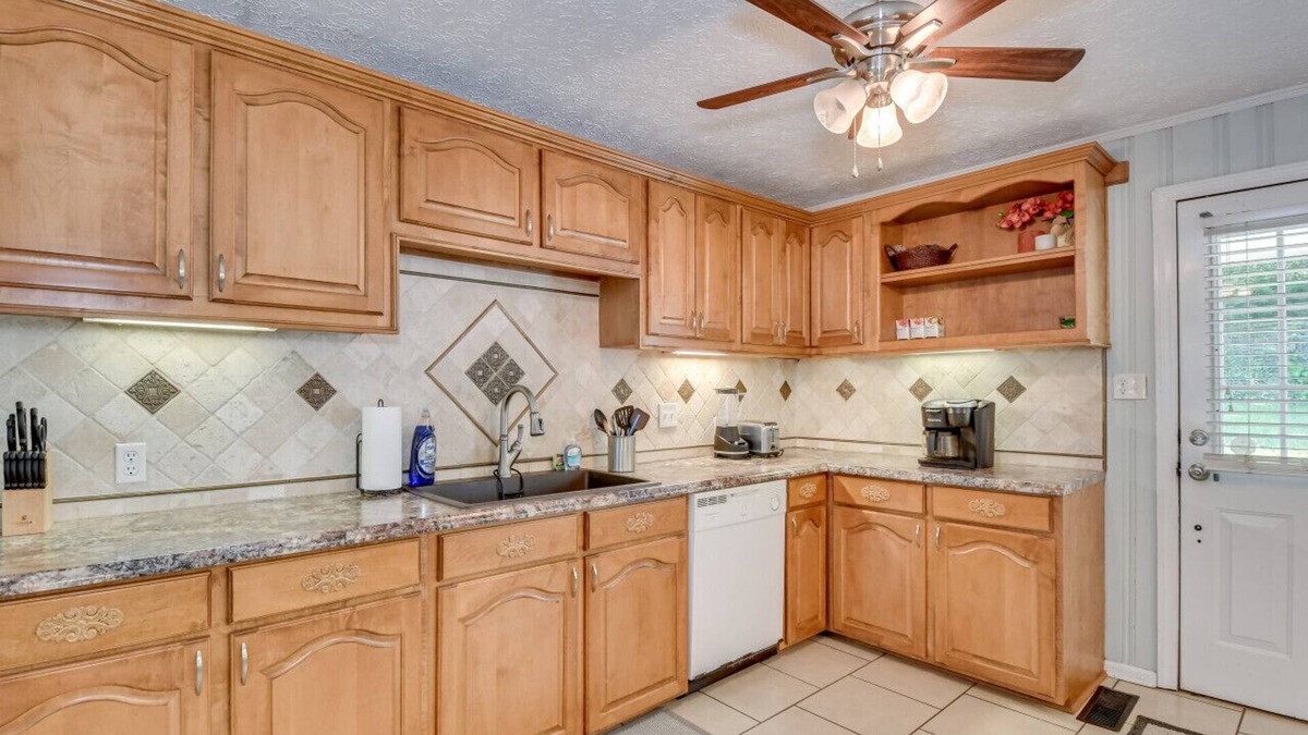 National Hills House | 6 min to Hospitals/Downtown - Magnolia Cottage