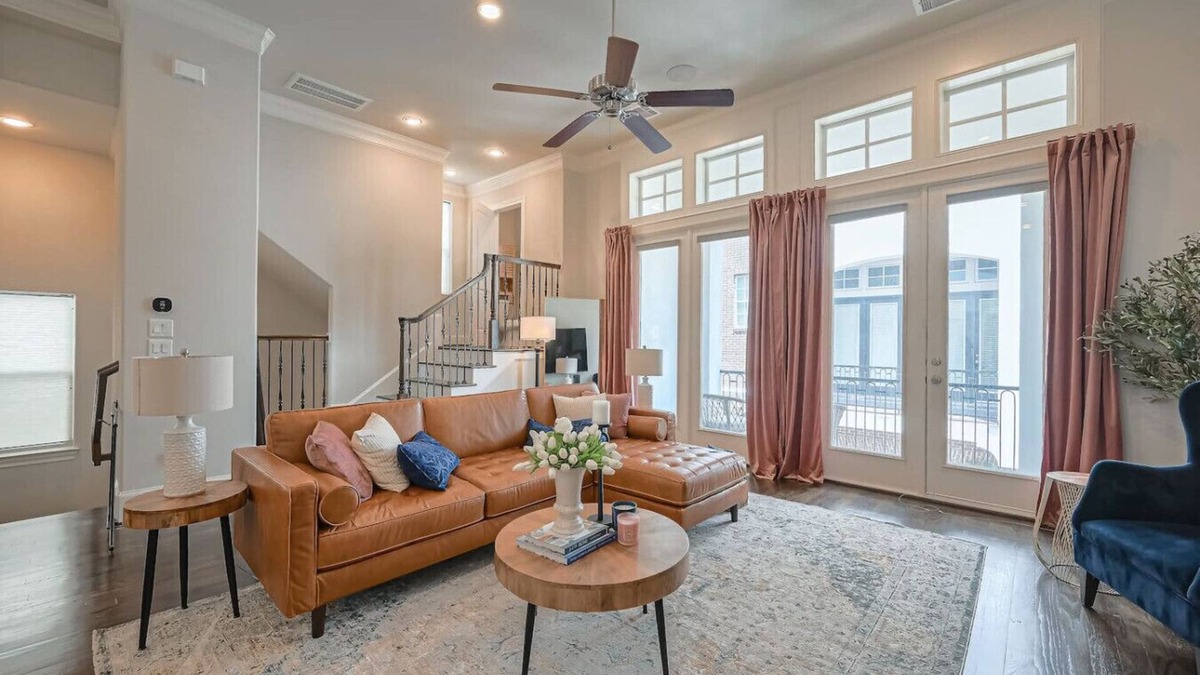 Riverside Terrace Apartment | 6 mins from TX Medical Center | 6 beds | Sleeps 8
