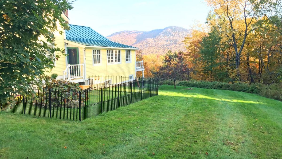 Chittenden House | 6 Minute Walk to Mountain Top Inn 4 BR, Sleeps 9-10, Pet Friendly, Views & Grill