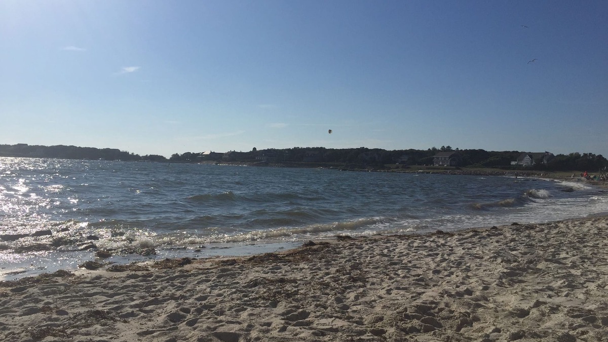 Silver Beach House | 6 Minute Walk To Private Association Beach ! Renovated Like New Home Sleeps 12