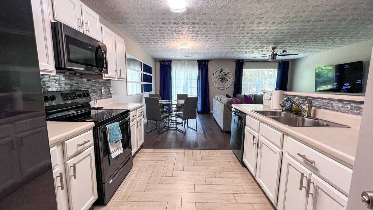 Church Street House | 6 minutes drive from Airport & 15 minutes from downtown Atlanta