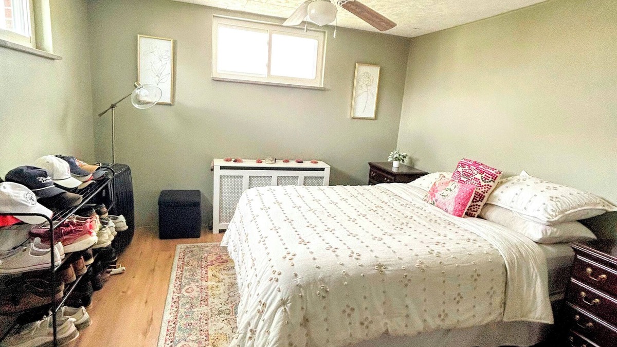 O'Hara Township House | 6 MINUTES FROM OAKMONT CC! 3-bed 2-bath! front and back porch! BBQ! Quite!