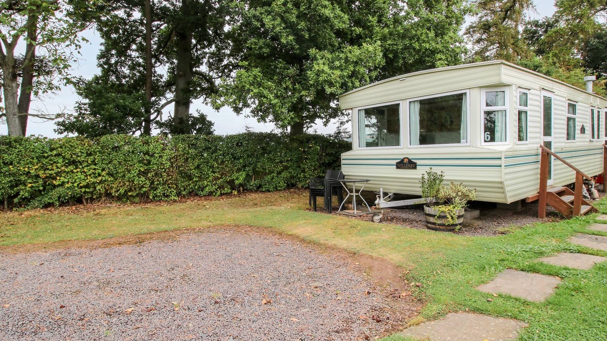 Much Wenlock Cottage | 6 OLD ORCHARD, pet friendly, with a garden in Much Wenlock