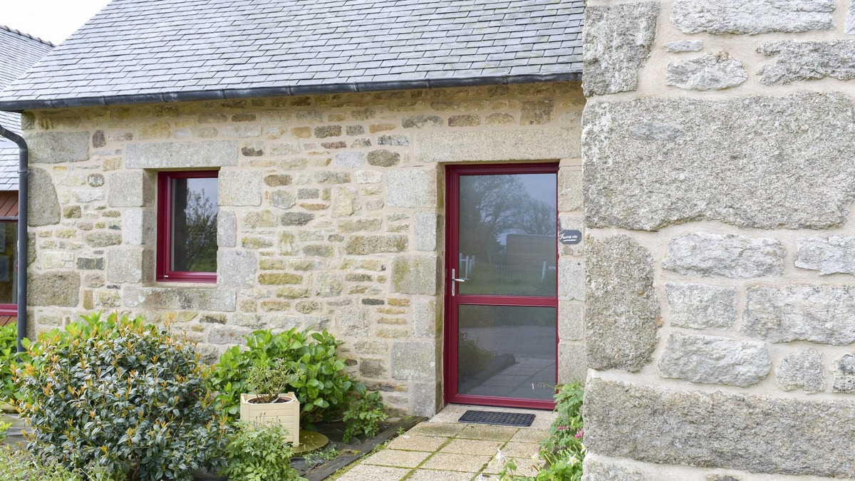 Plouarzel Cottage | 6-person gîte with disabled access and swimming pool.