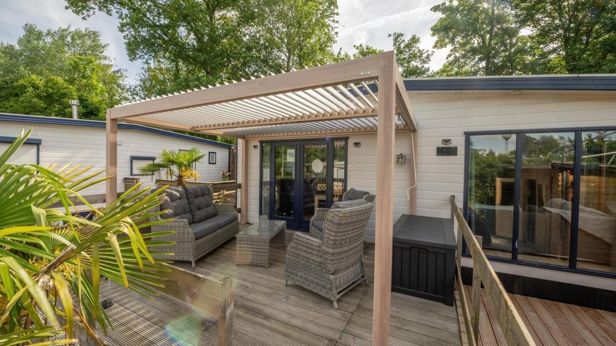 Hoek House | 6-person holiday chalet in a child-friendly park in Hoek