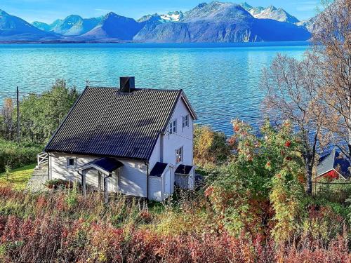 Lyngen House | 6 person holiday home in Olderdalen