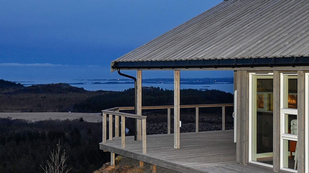 Gjengstoa House | 6 person holiday home in Lyngstad
