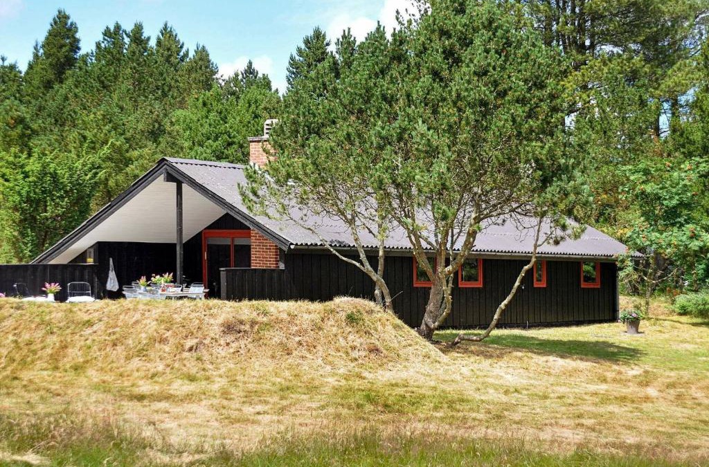 Mosevra House | 6 person holiday home in Oksb l