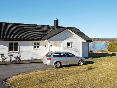 Fiksdal House | 6 person holiday home in tomrefjord