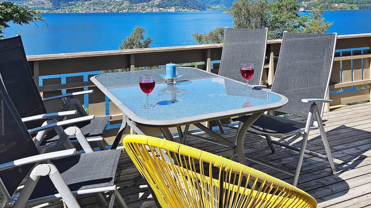 Leikanger House | 6 person holiday home in Leikanger
