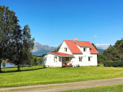 Balsfjord House | 6 person holiday home in Storsteinnes