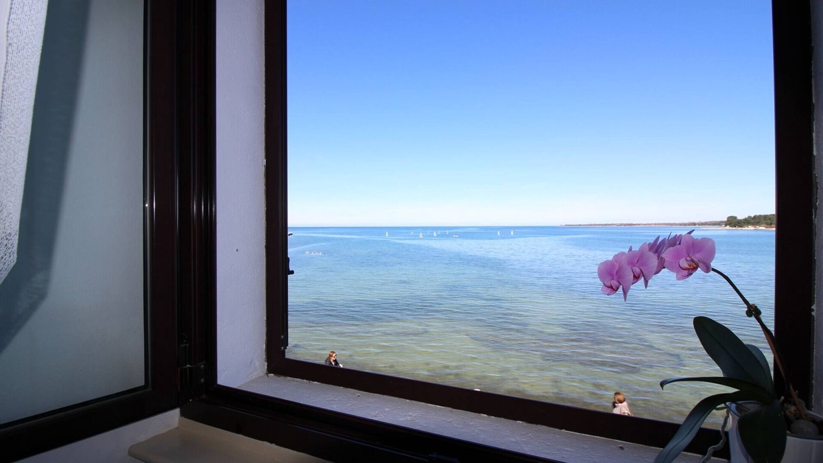 City Center Apartment | 6 persons, sea view, directly by the sea, old town