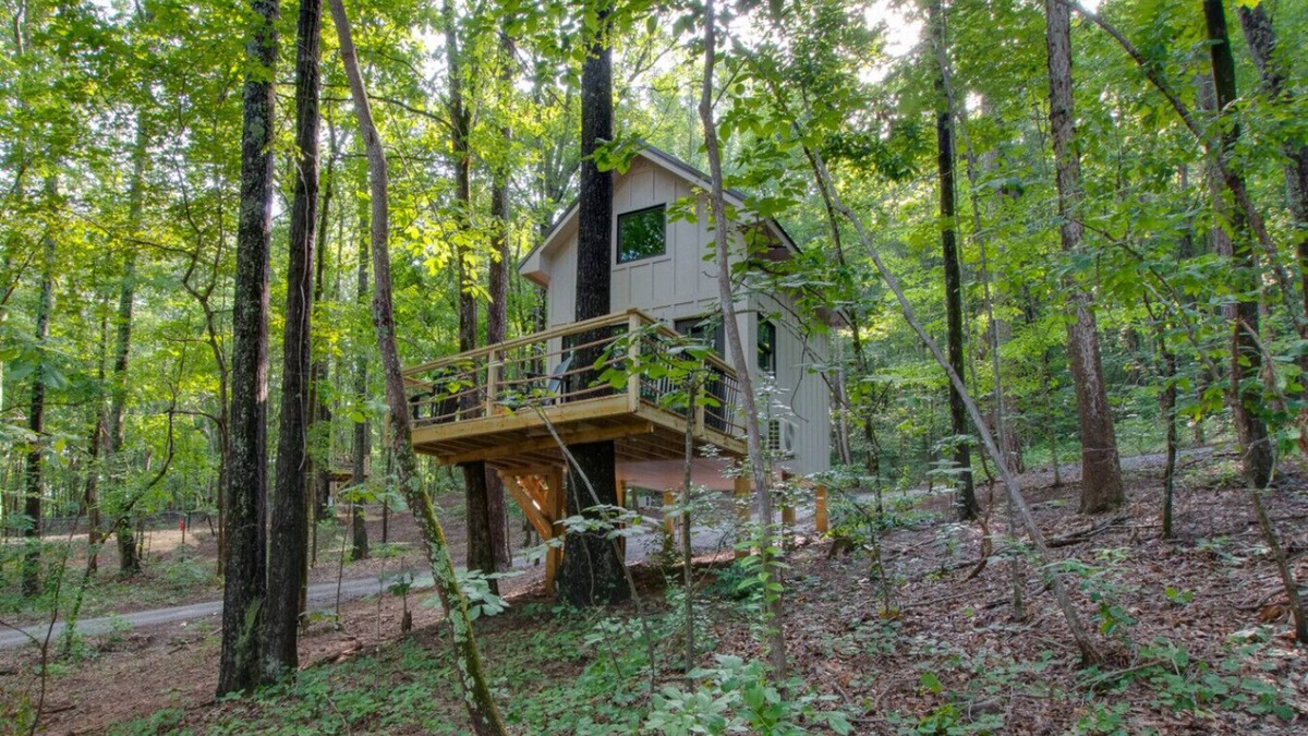 Groveoak Cabin | #6 (Pine) Luxury Treehouse near Lake Guntersville