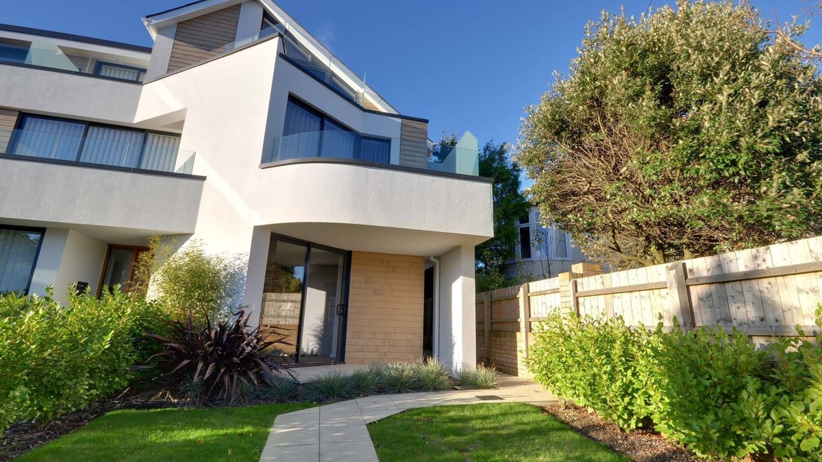 Westbourne Cottage | 6 Sandbourne - a semi-detached house that sleeps 8 guests in 4 bedrooms