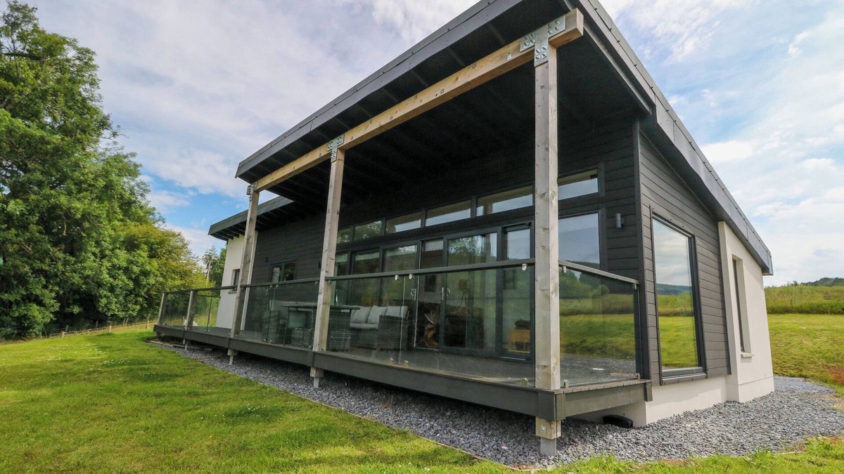 Aberfeldy Cottage | 6 STRATHTAY LODGES, pet friendly, with open fire in Aberfeldy