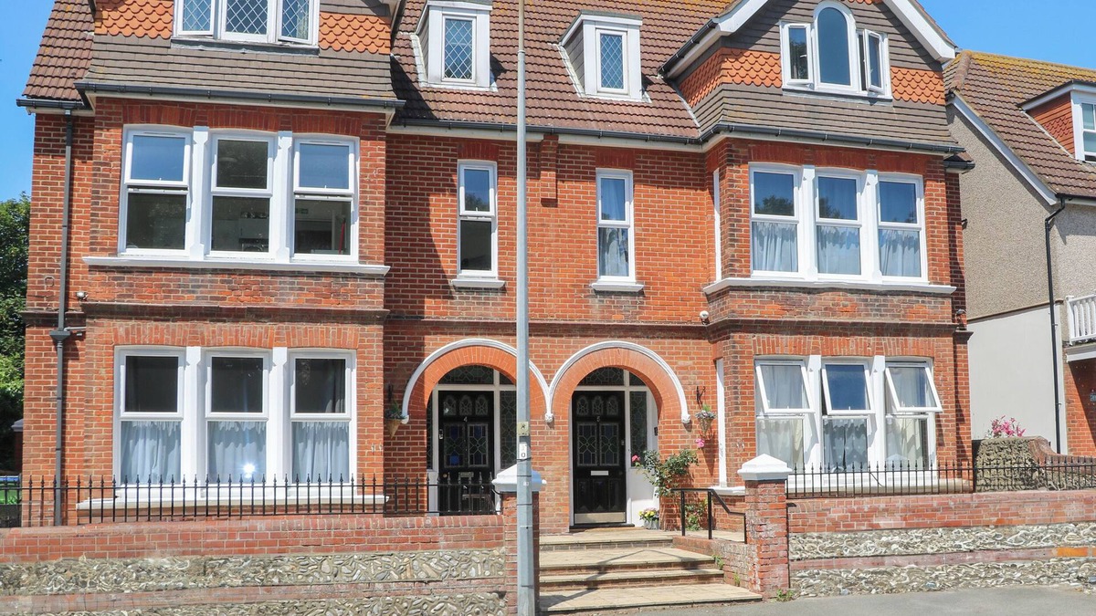 Seaford Cottage | 6, THE CUCKMERE, pet friendly, country holiday cottage in Seaford