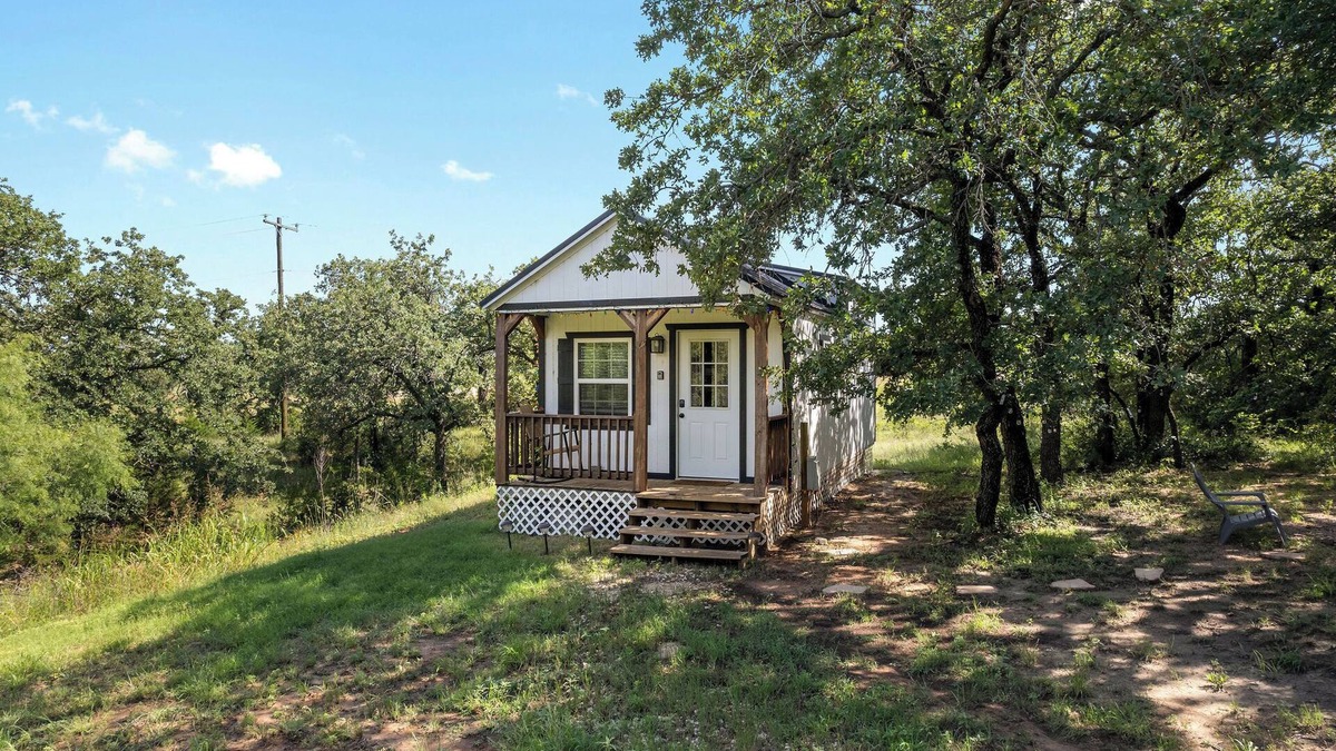 Hico Cabin | 6 Tiny Town Bunk House Tiny Home Animals Fire