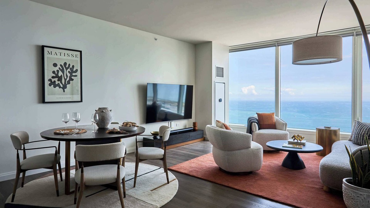 The Loop Apartment | 60 Fl Lake View Apt: An Urban Oasis in the Sky