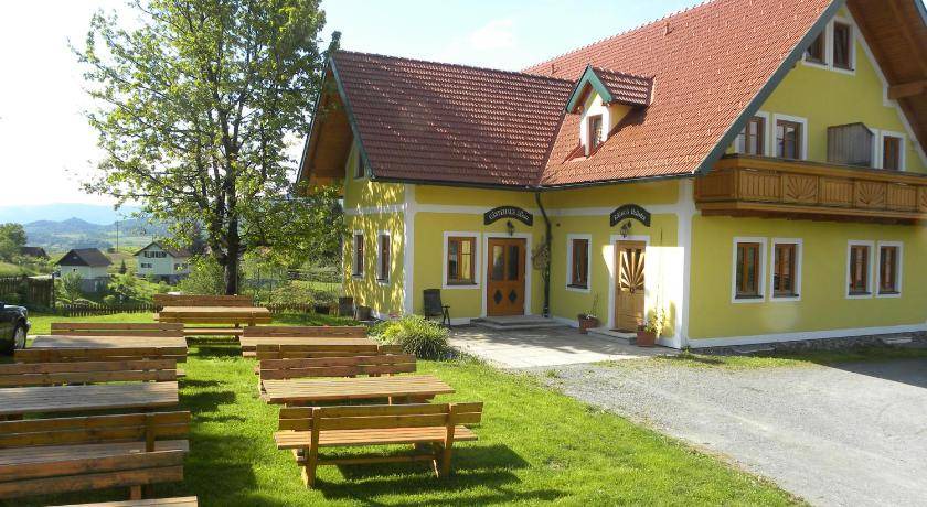 Schwanberg House | 60 m² Farmhouse ∙ 2 bedrooms ∙ 4 guests
