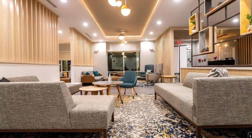 Conroe Hotel | 60 m² Hotel ∙ 5 guests