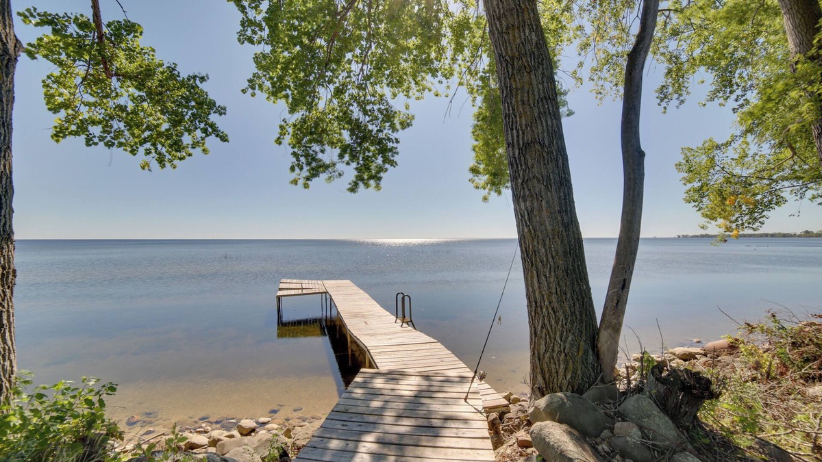 Oconto Cottage | 600' of Green Bay Frontage & Dock: Cozy Cottage