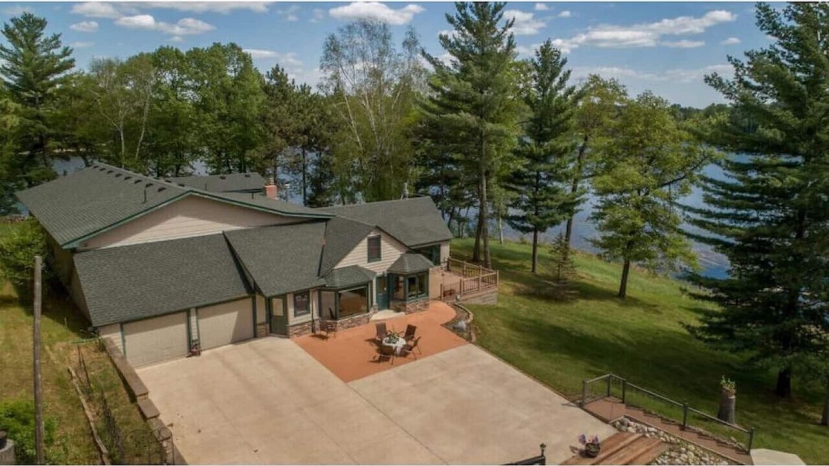 Crosslake Cottage | 6000 Sq Feet w/Year Around Indoor Pool-King Beds