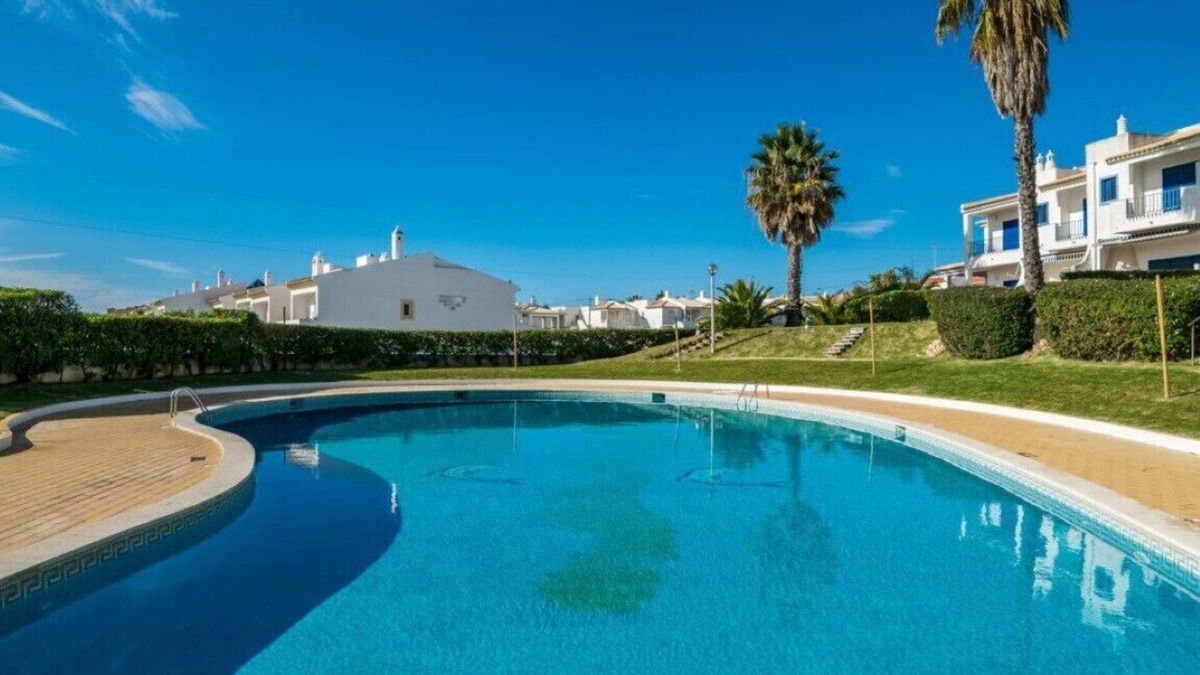 Areias de Sao Joao Condo | 600m from the beach Apartment in a closed condominium between Oura and Albufeira