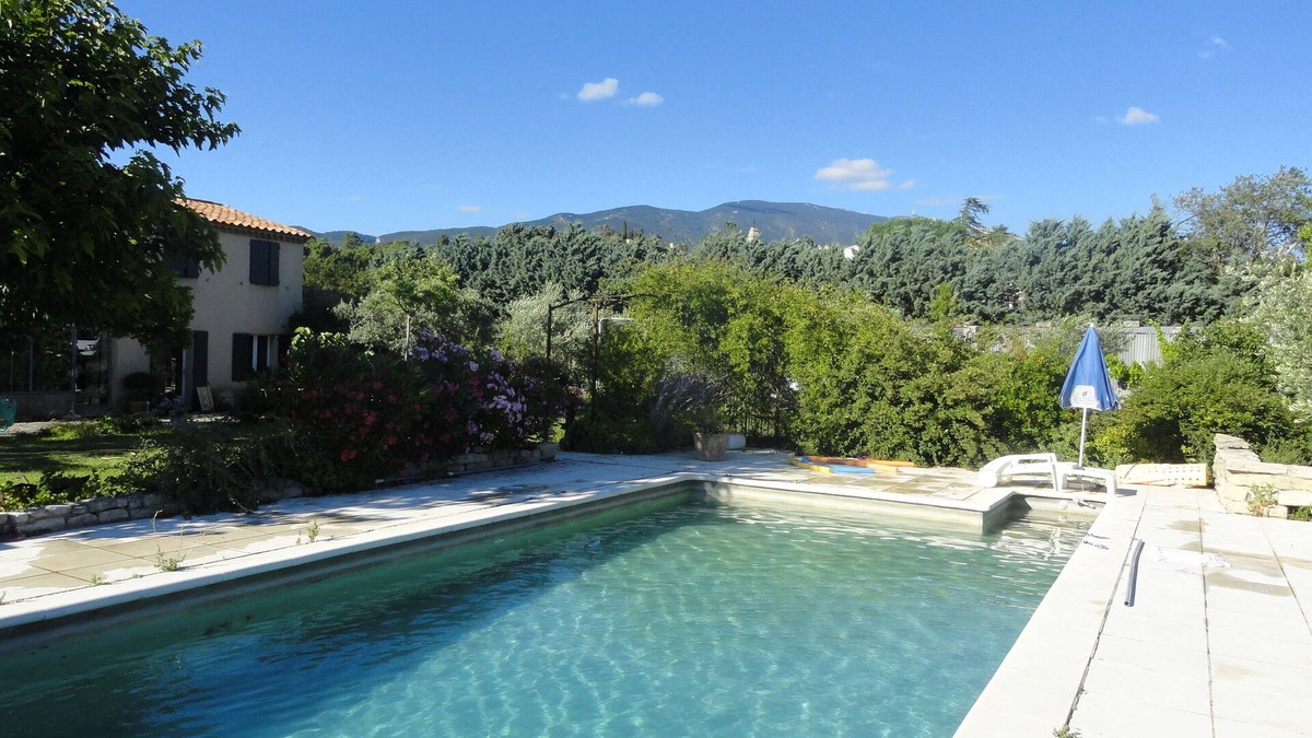 Bedoin Cottage | 600m from the village, fully renovated gîte, all comforts, pets welcome.
