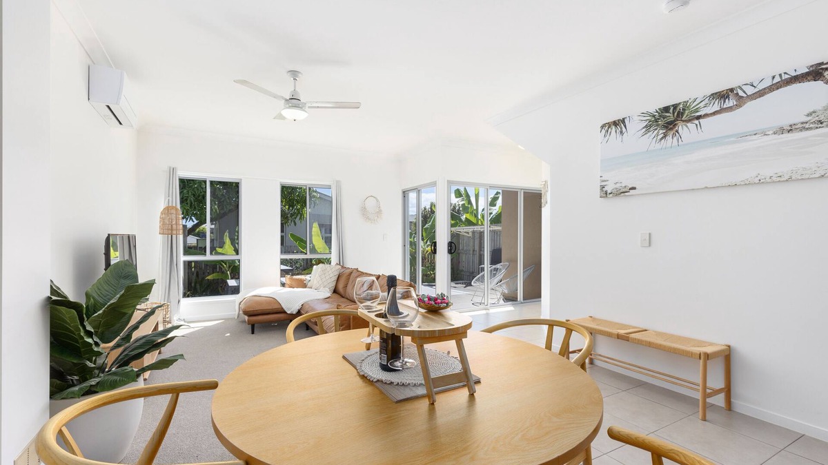 Pialba House | 600m to esplanade - Spacious + Everything you need