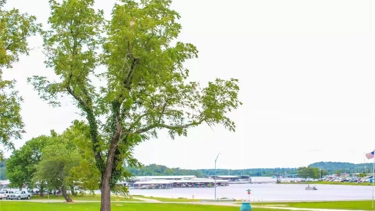 Eufaula House | 601 At The Cove located near marina, boat ramp, beach, water park & dining