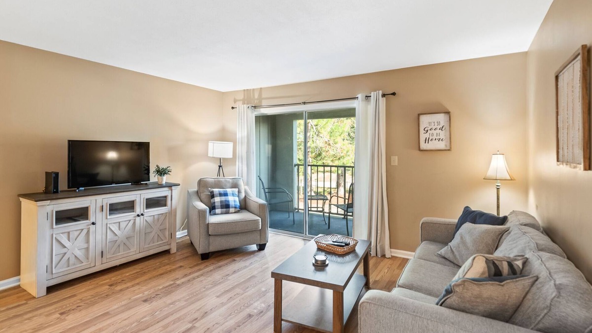 Auburn Apartment | 601 N Gay St - Steps to Downtown