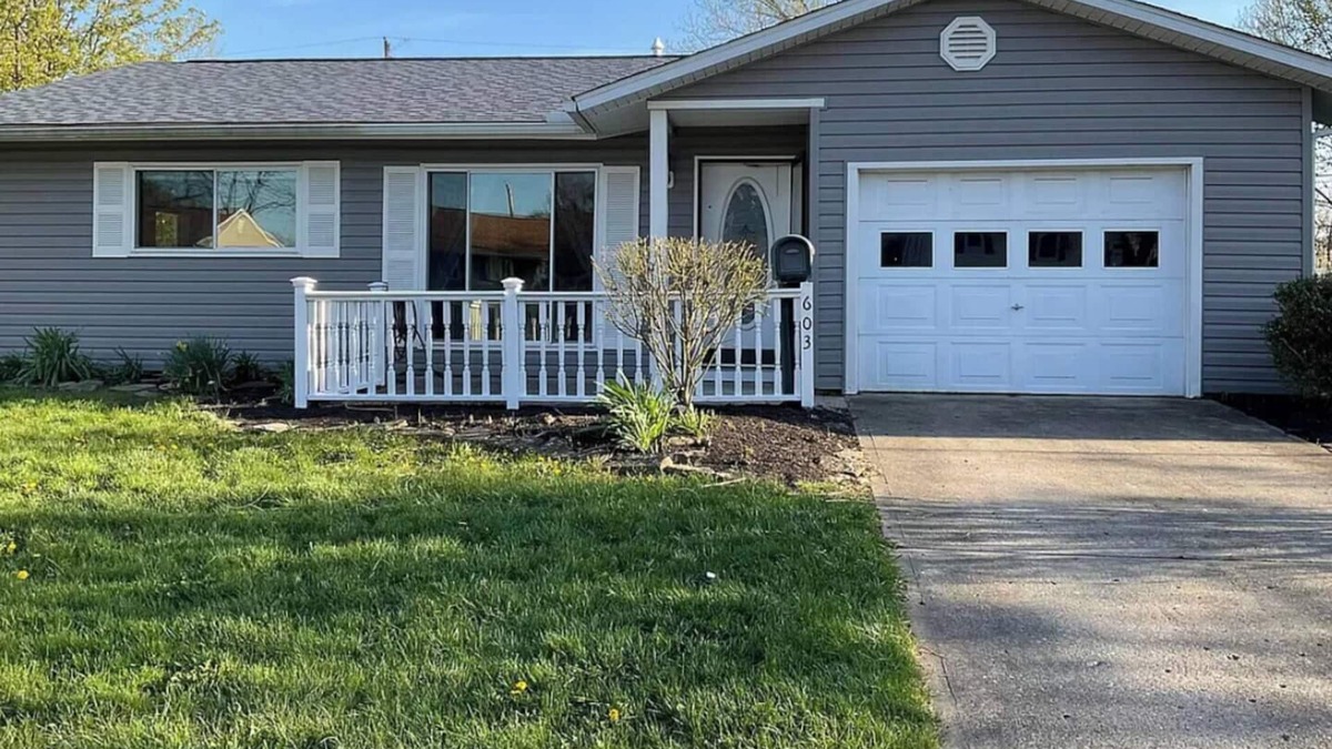 Royal Manor House | 603 Fenchurch Way-Ranch-Hot Tub-Pets-2 King Beds