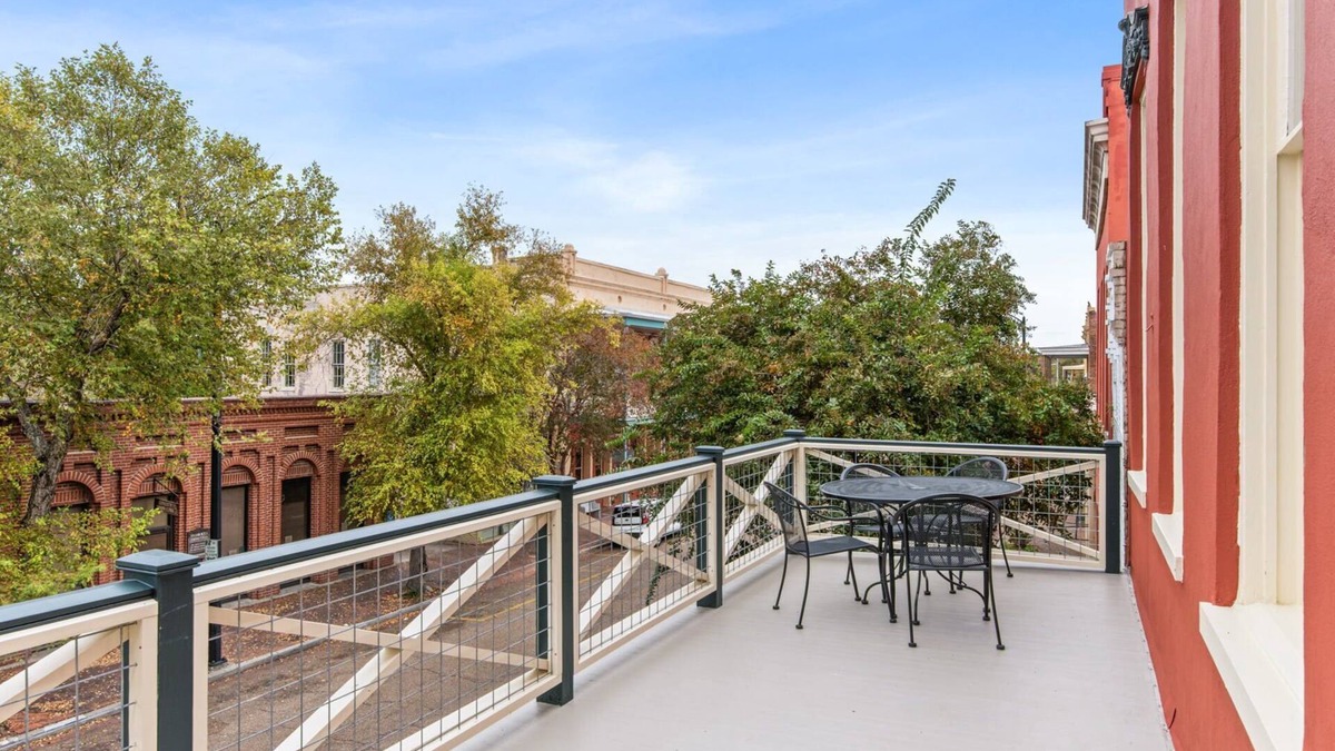 Natchez House | 610 Franklin | 3/3 | Heart of Downtown