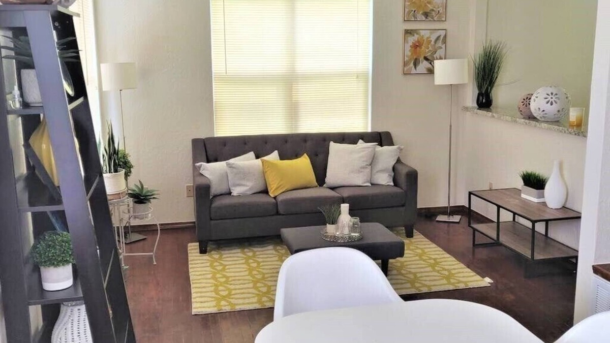 Norman Apartment | [614.5 B Jenkins] Stays! Studio close to OU, Downtown, Hip designer interior