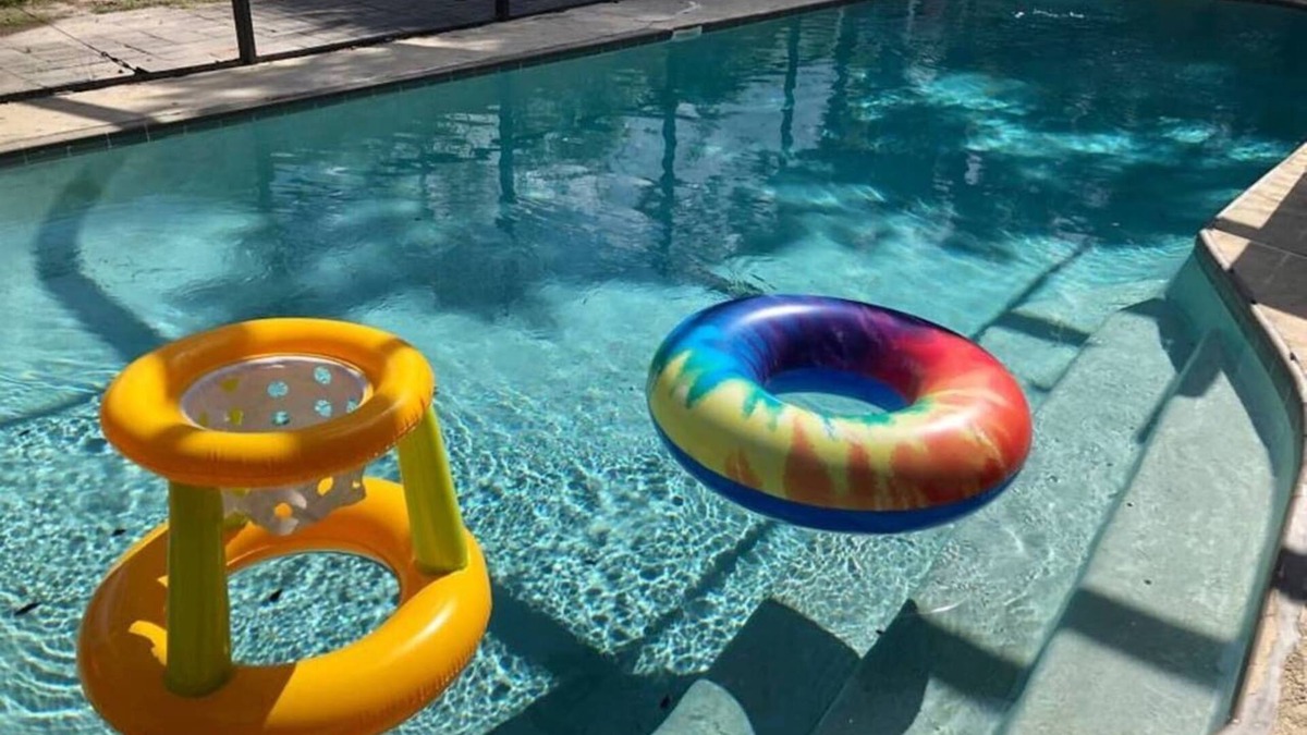 Windhover Cottage | 6148 Sandcrest · Across Street From Universal. Pool Sleep 8+