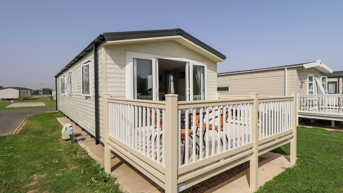 Mablethorpe Cottage | 62 PINEWOOD, pet friendly, with a garden in Mablethorpe