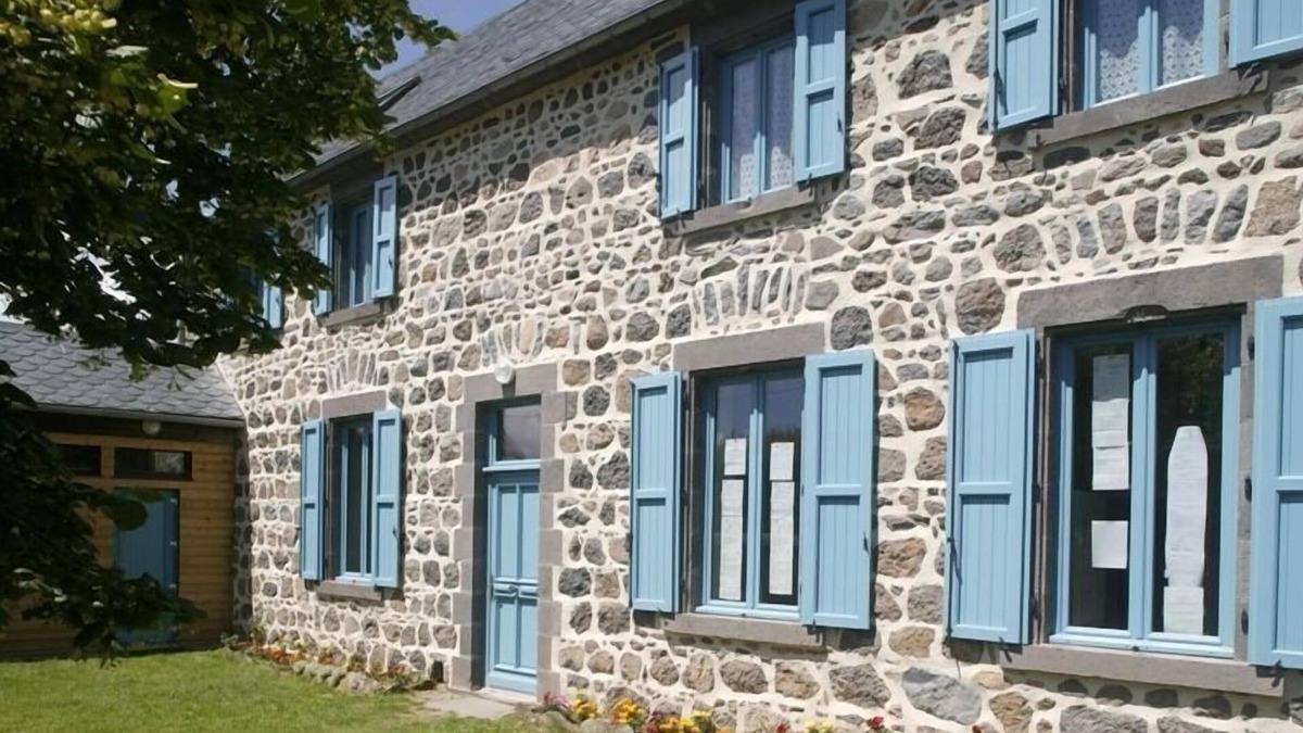 Roche-Charles-la-Mayrand House | 63g63892 - Roche-charles-la-meyrand