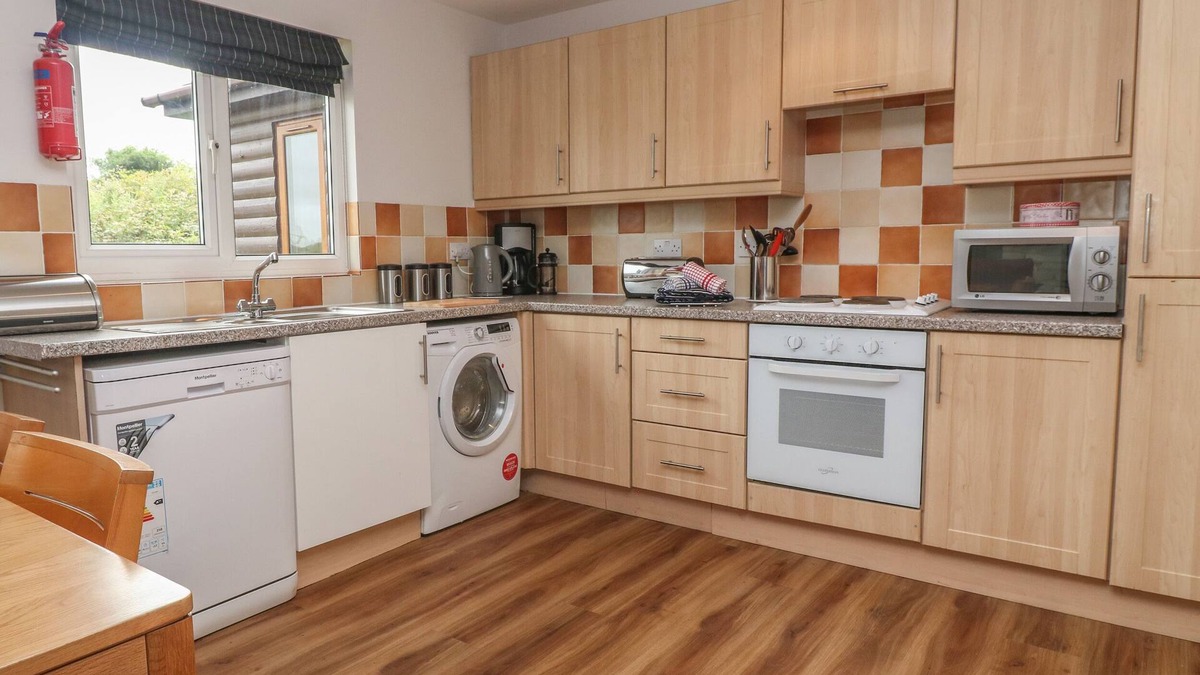 St Wenn Cottage | 64 Waterside